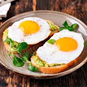 Tostada-con-Palta-y-Huevo-receta